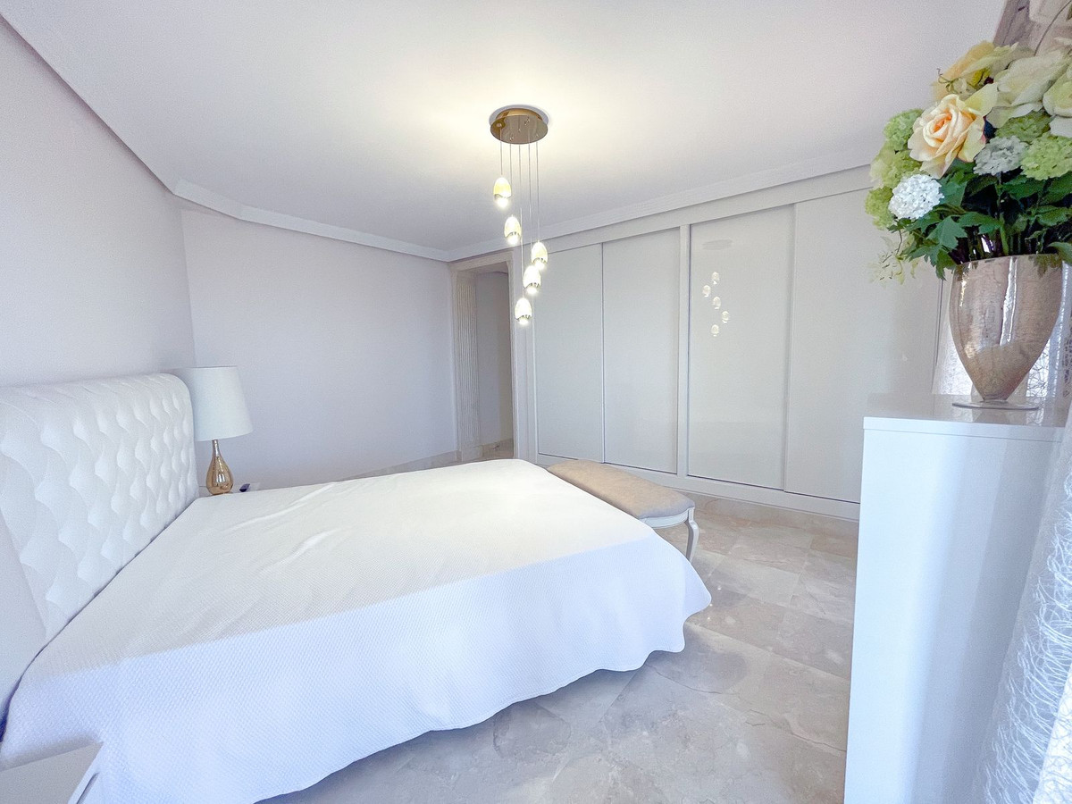 3 Bedroom Apartment in San Pedro de Alcántara - Photo 15