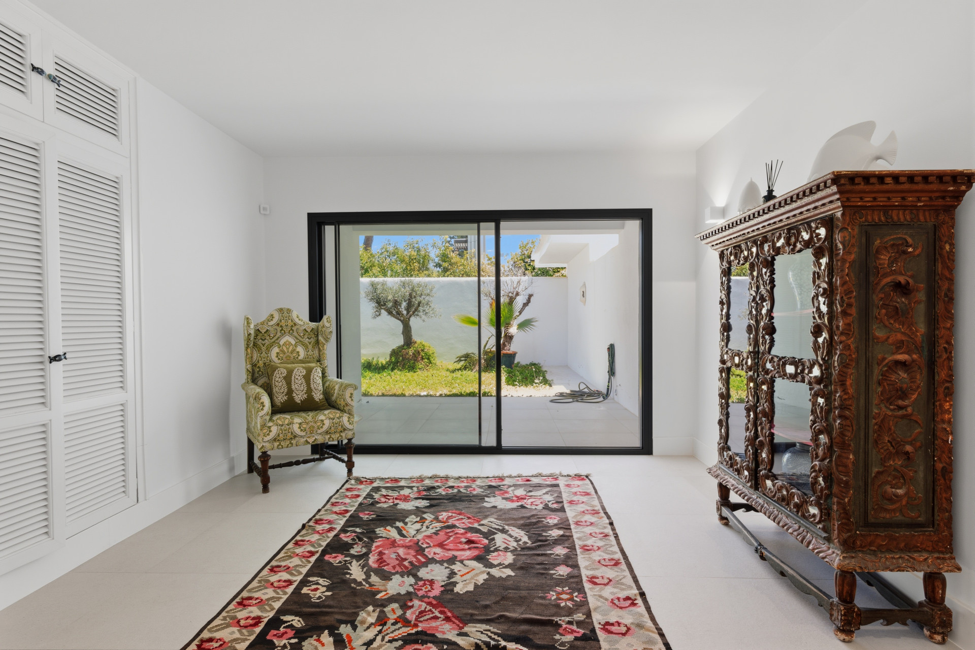 9 Bedroom Villa in Estepona - Photo 28