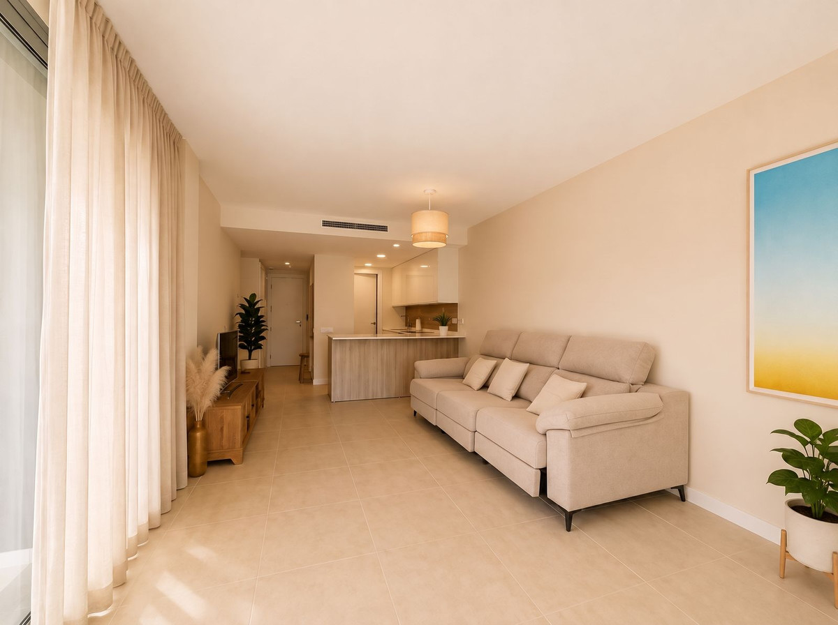 2 Bedroom Apartment in Estepona - Photo 13
