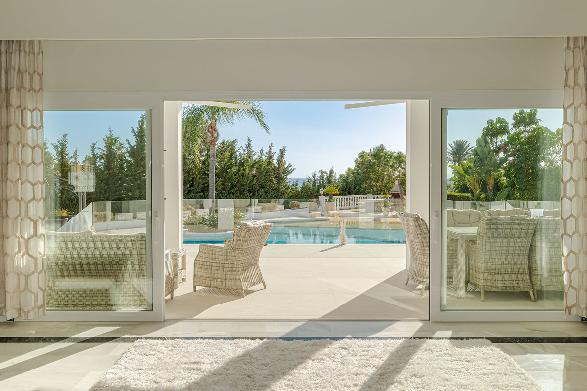 6 Bedroom Villa in Estepona - Photo 4