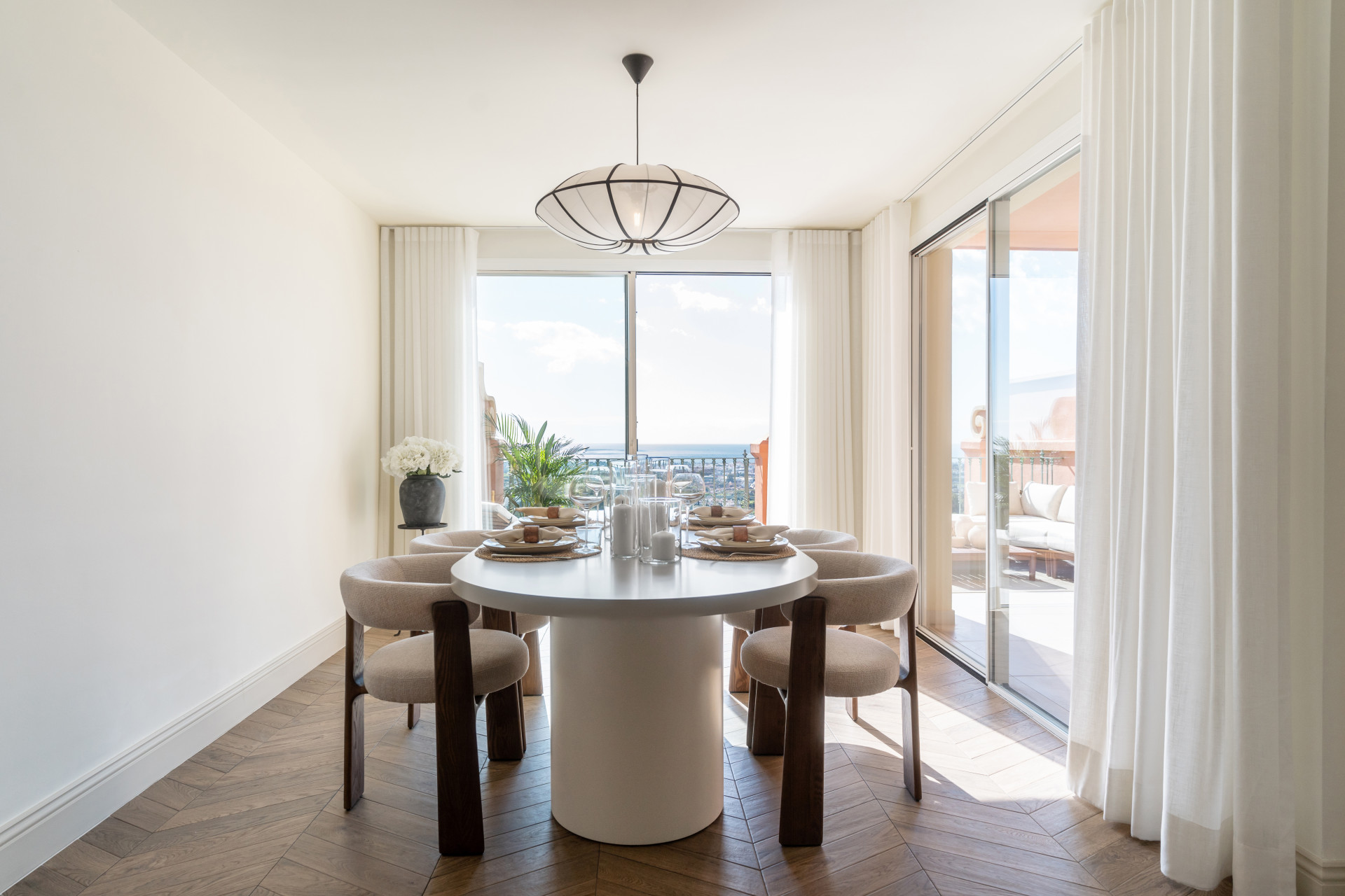 4 Bedroom Townhouse in Benahavís - Photo 39