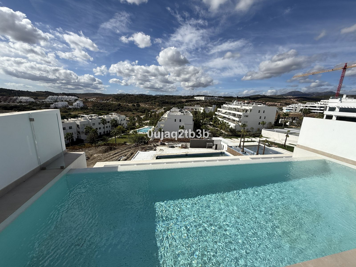 3 Bedroom Penthouse in Estepona - Photo 24