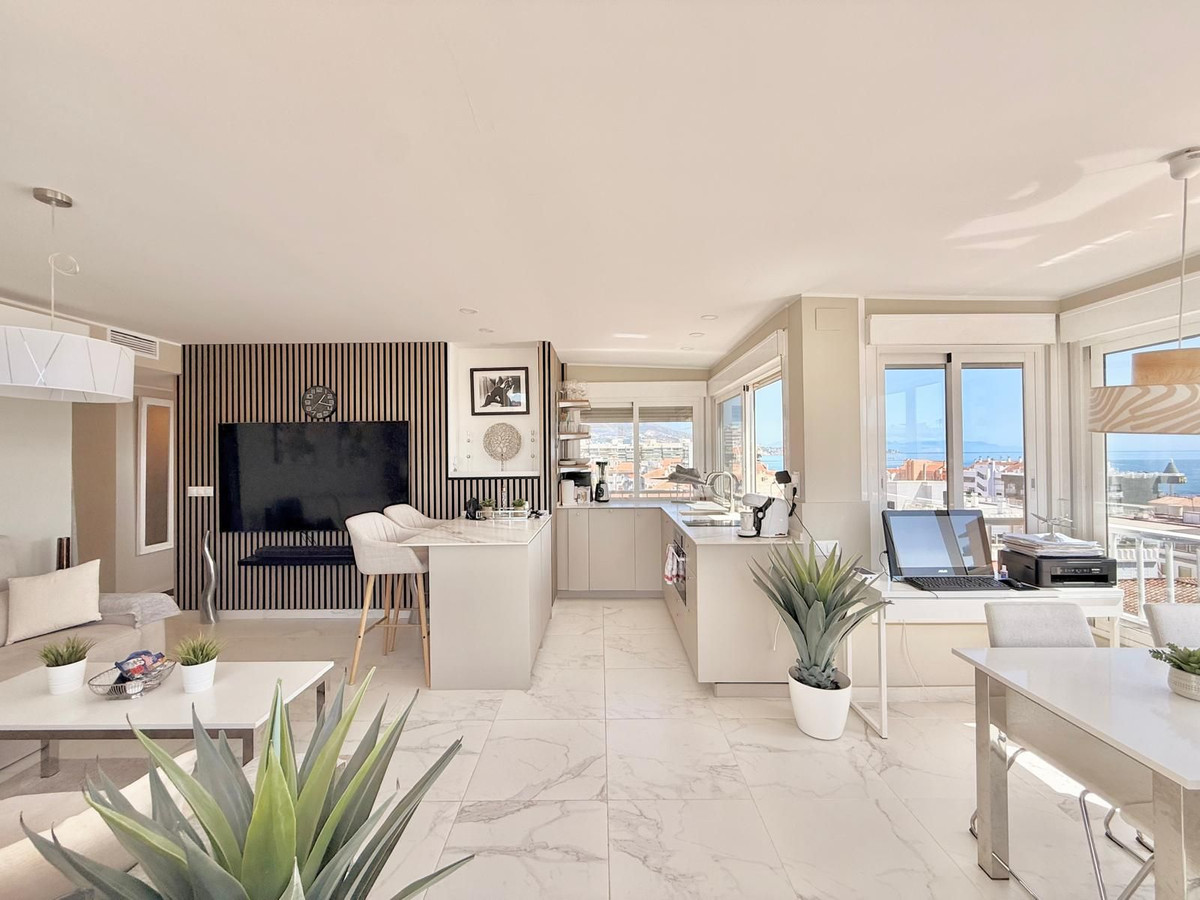 2 Bedroom Penthouse in Fuengirola - Photo 2