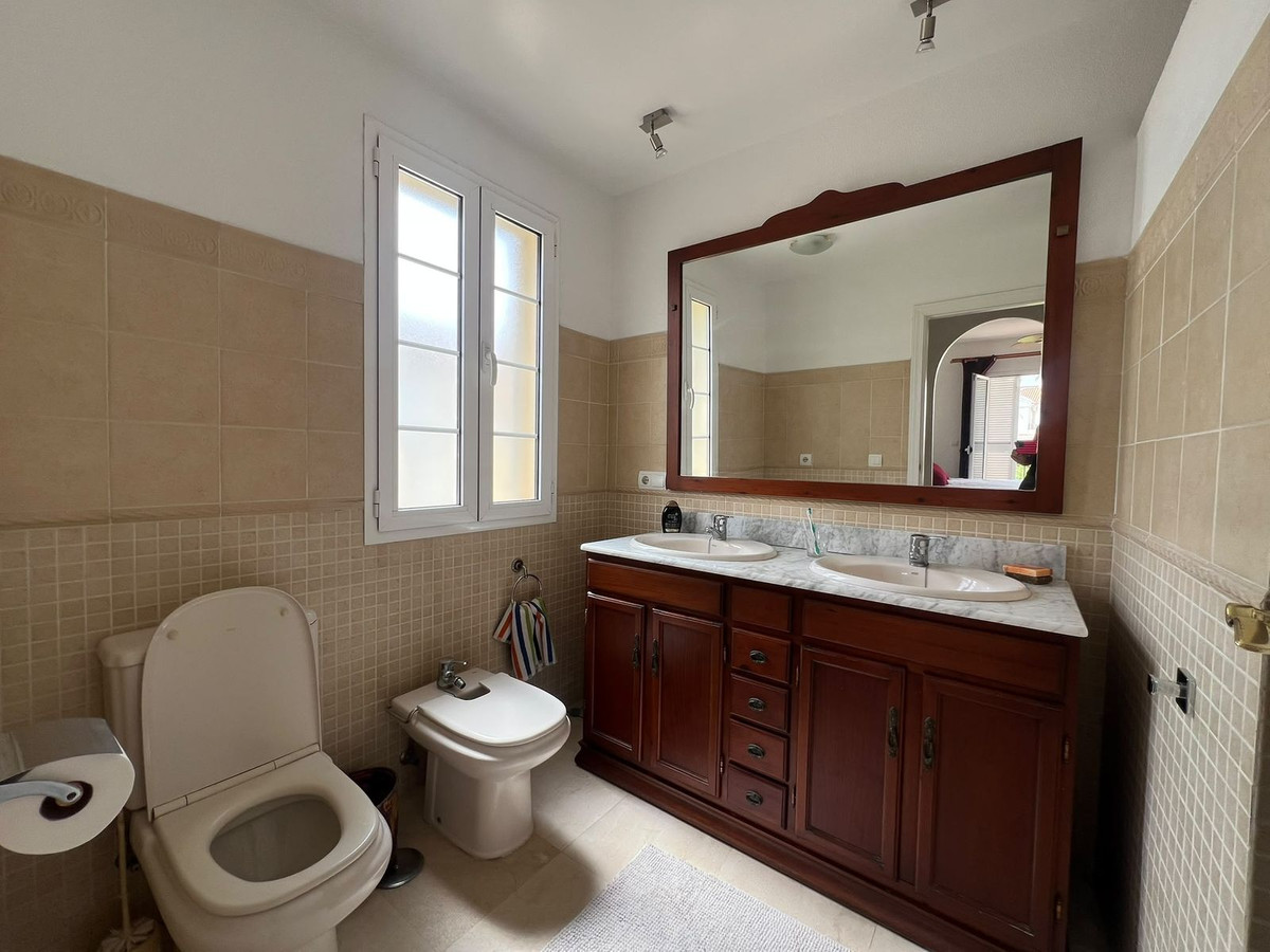 3 Bedroom Villa in La Alcaidesa - Photo 33
