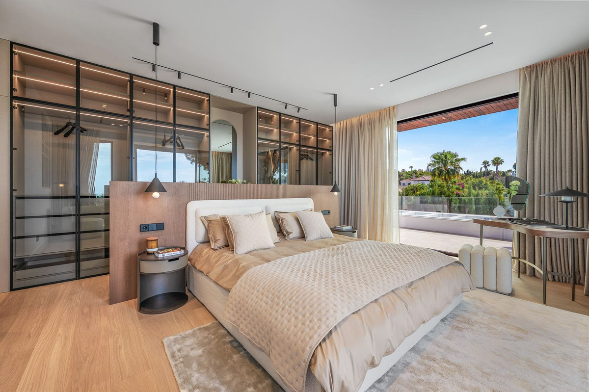 6 Bedroom Villa in Marbella - Photo 28