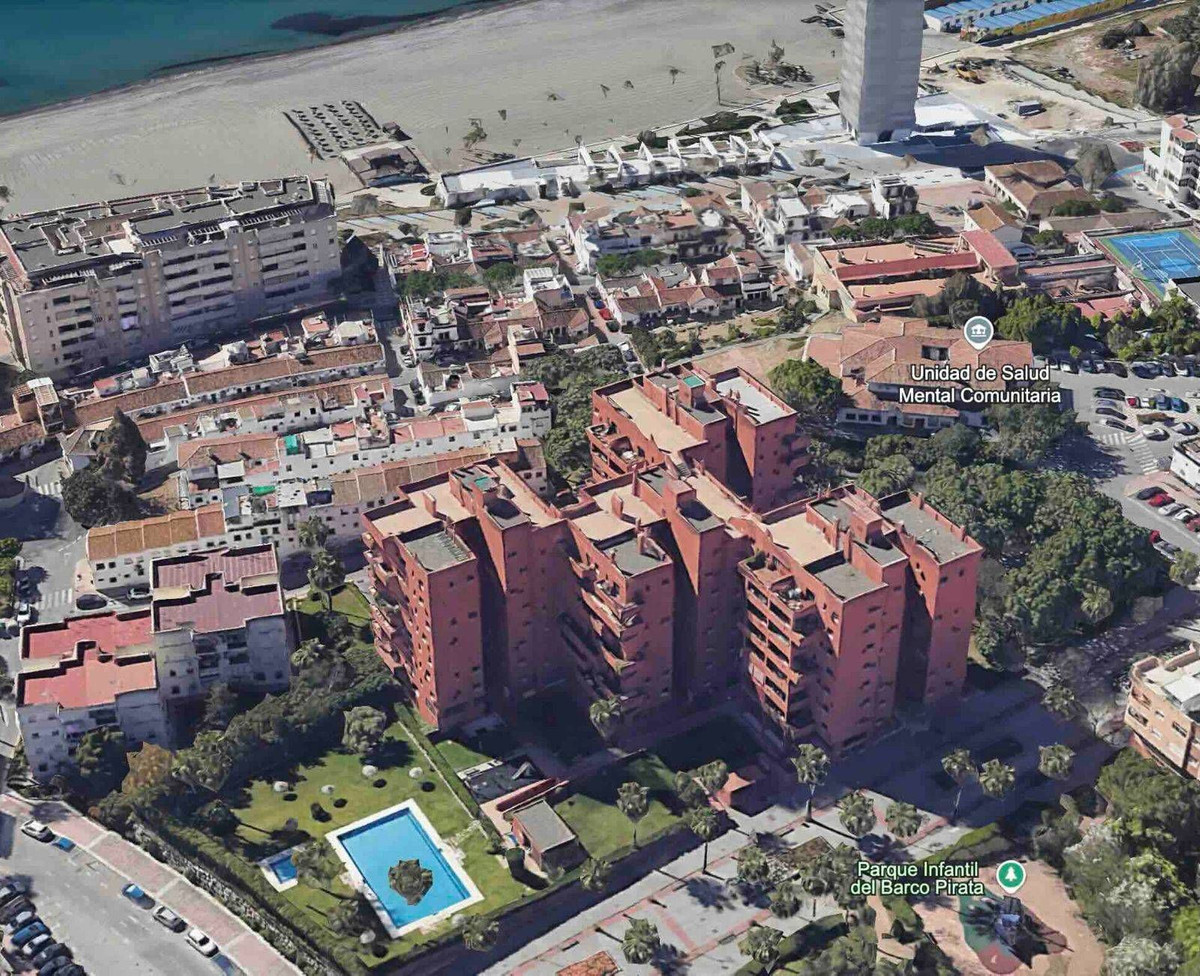 2 Bedroom Apartment in Estepona - Photo 13