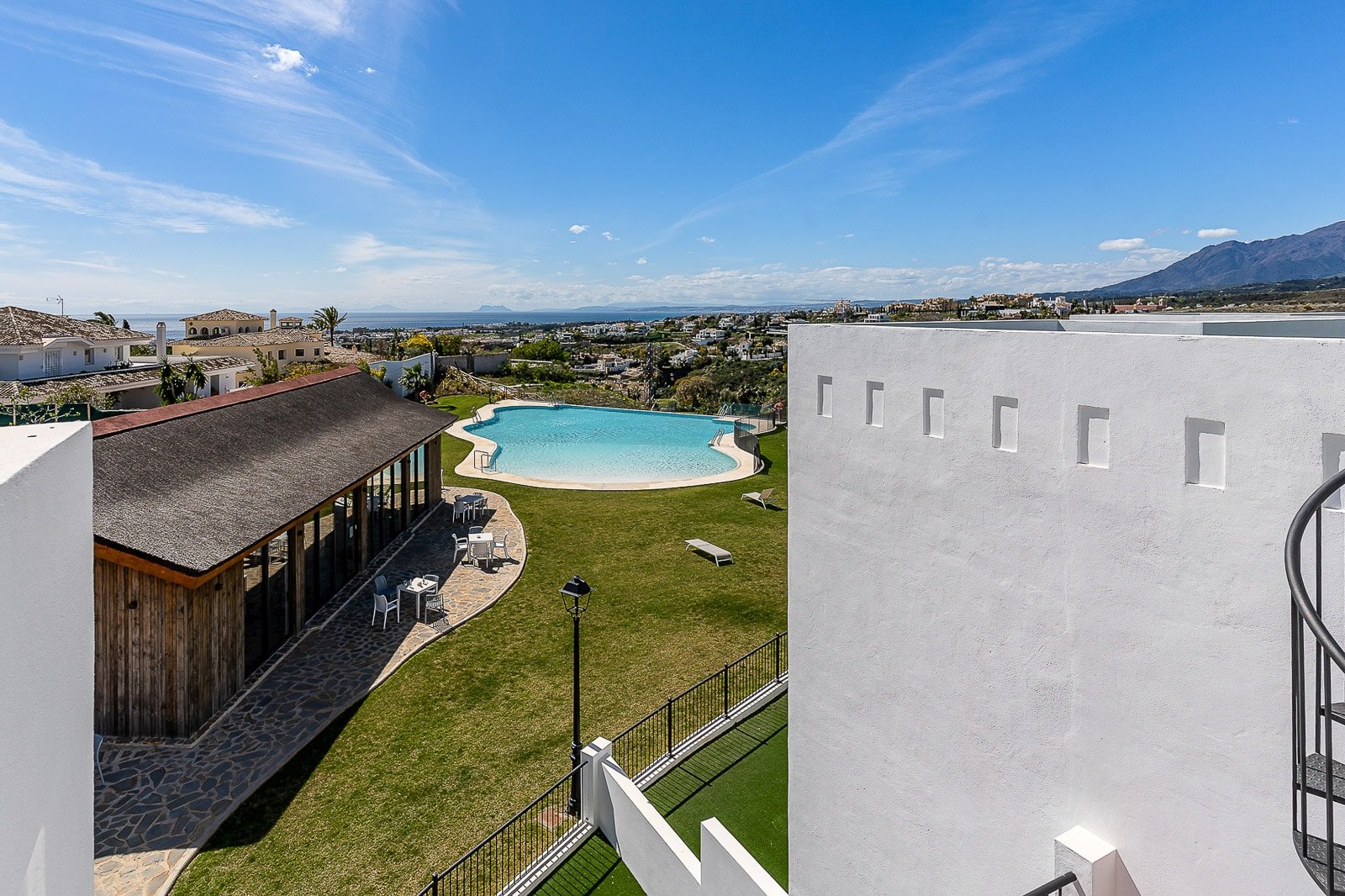 3 Bedroom Apartment in Benahavís - Photo 25