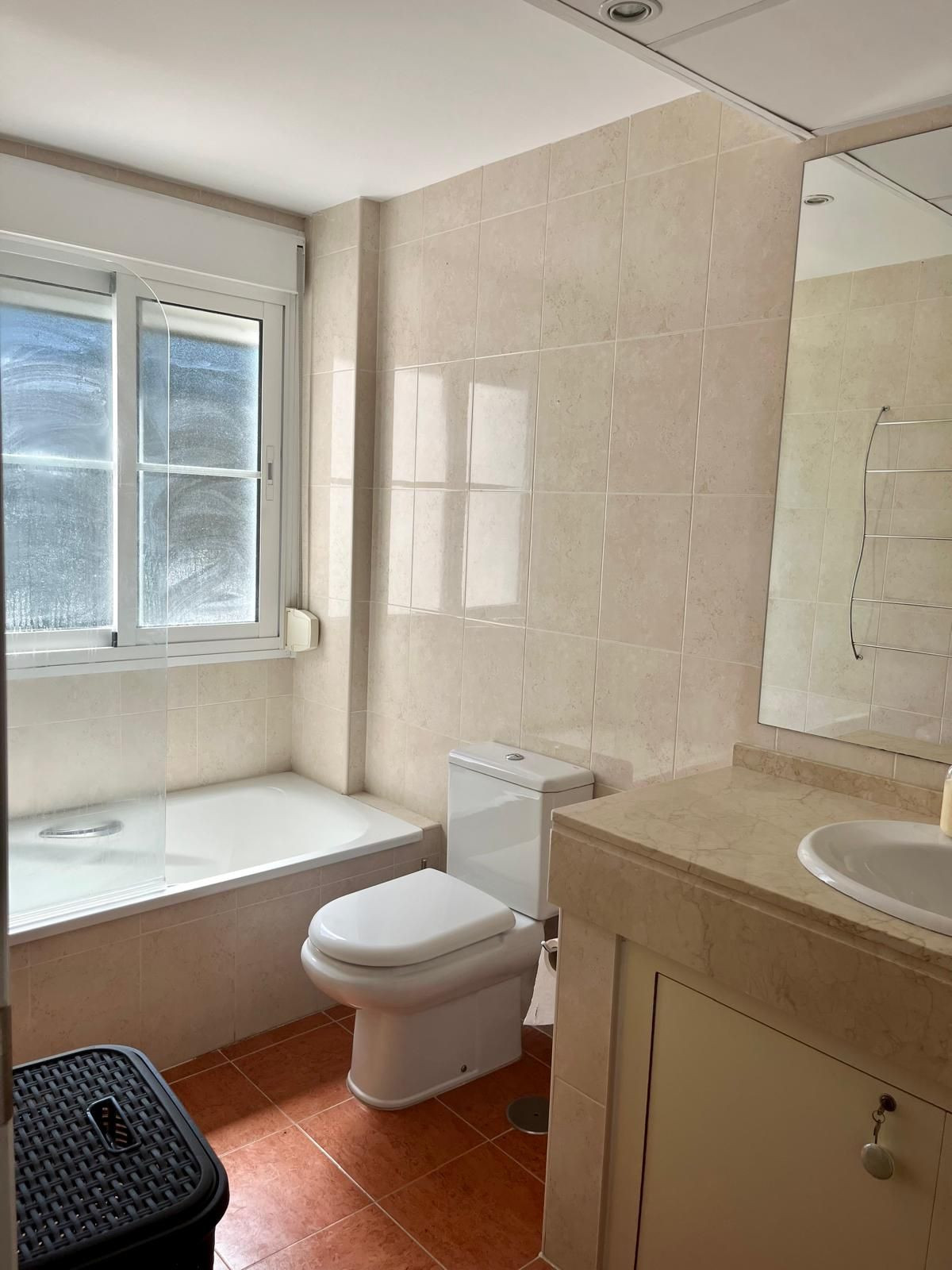 5 Bedroom Townhouse in Estepona - Photo 16