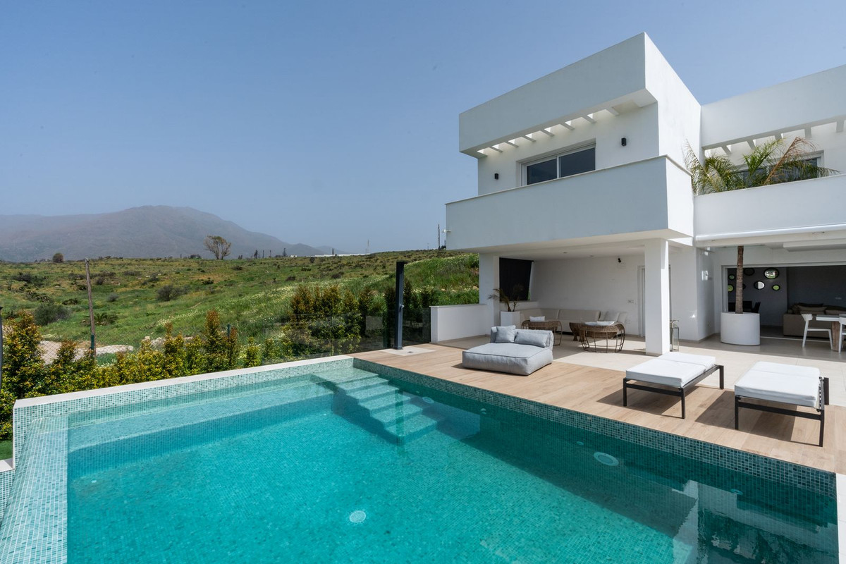 3 Bedroom Villa in Estepona - Photo 30