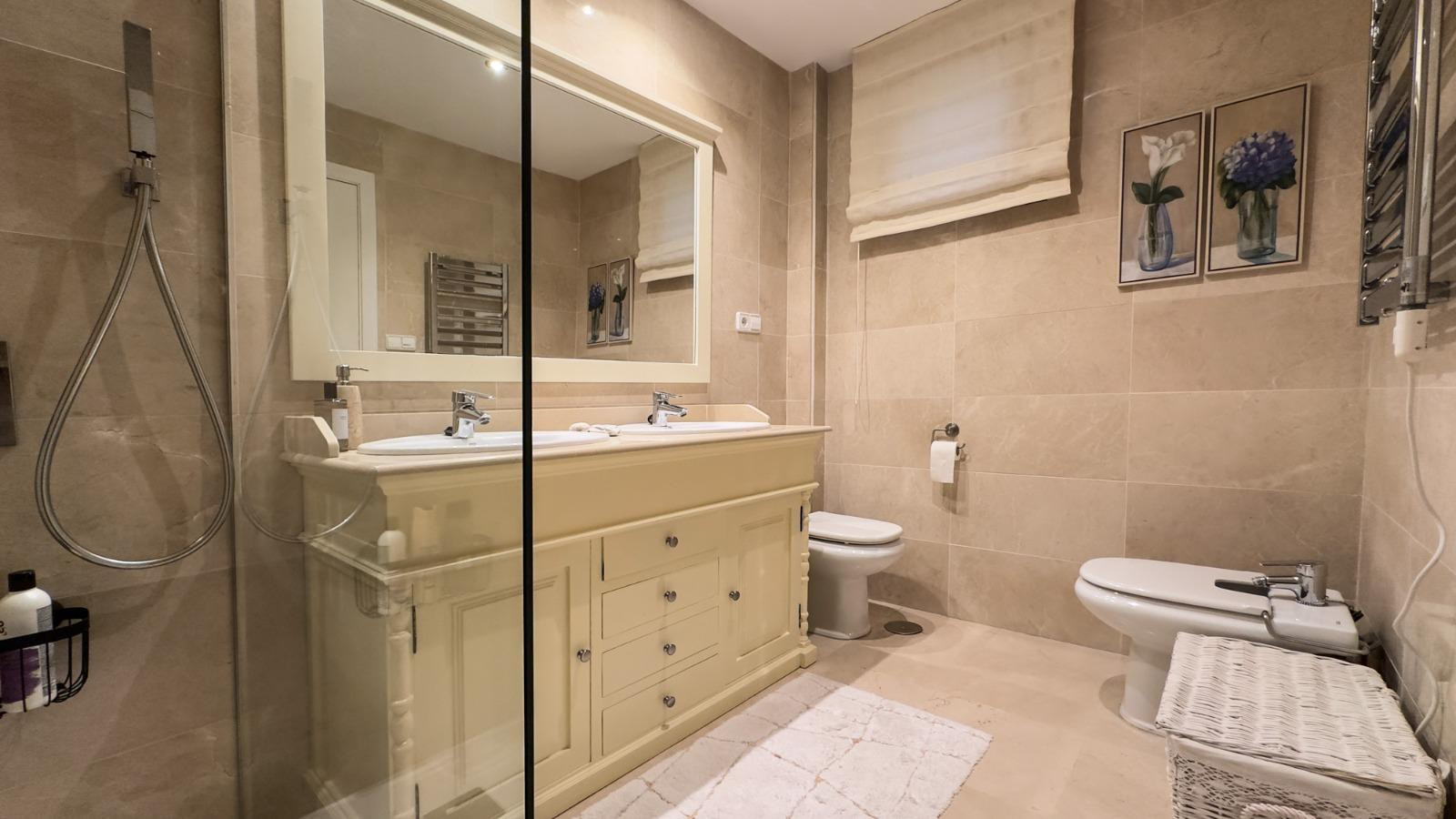 3 Bedroom Apartment in Benahavís - Photo 19