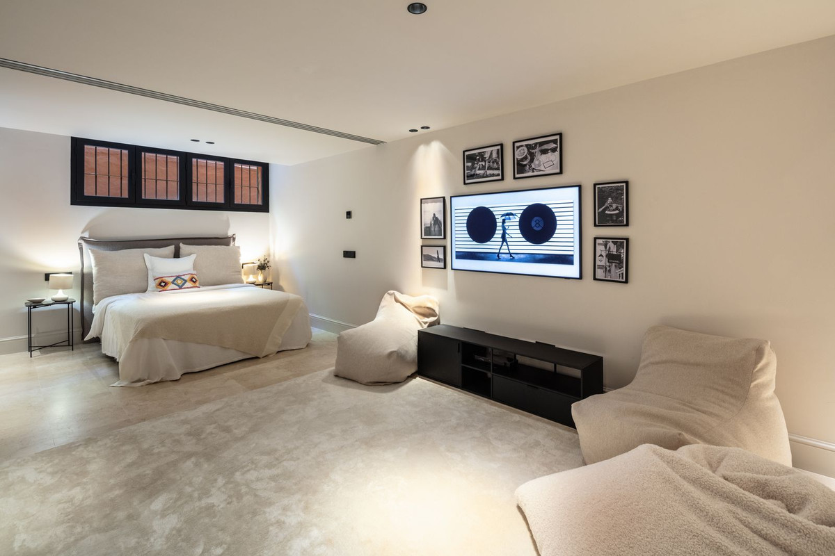4 Bedroom Townhouse in Marbella - Photo 14