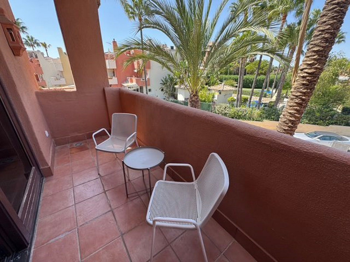2 Bedroom Apartment in Estepona - Photo 24