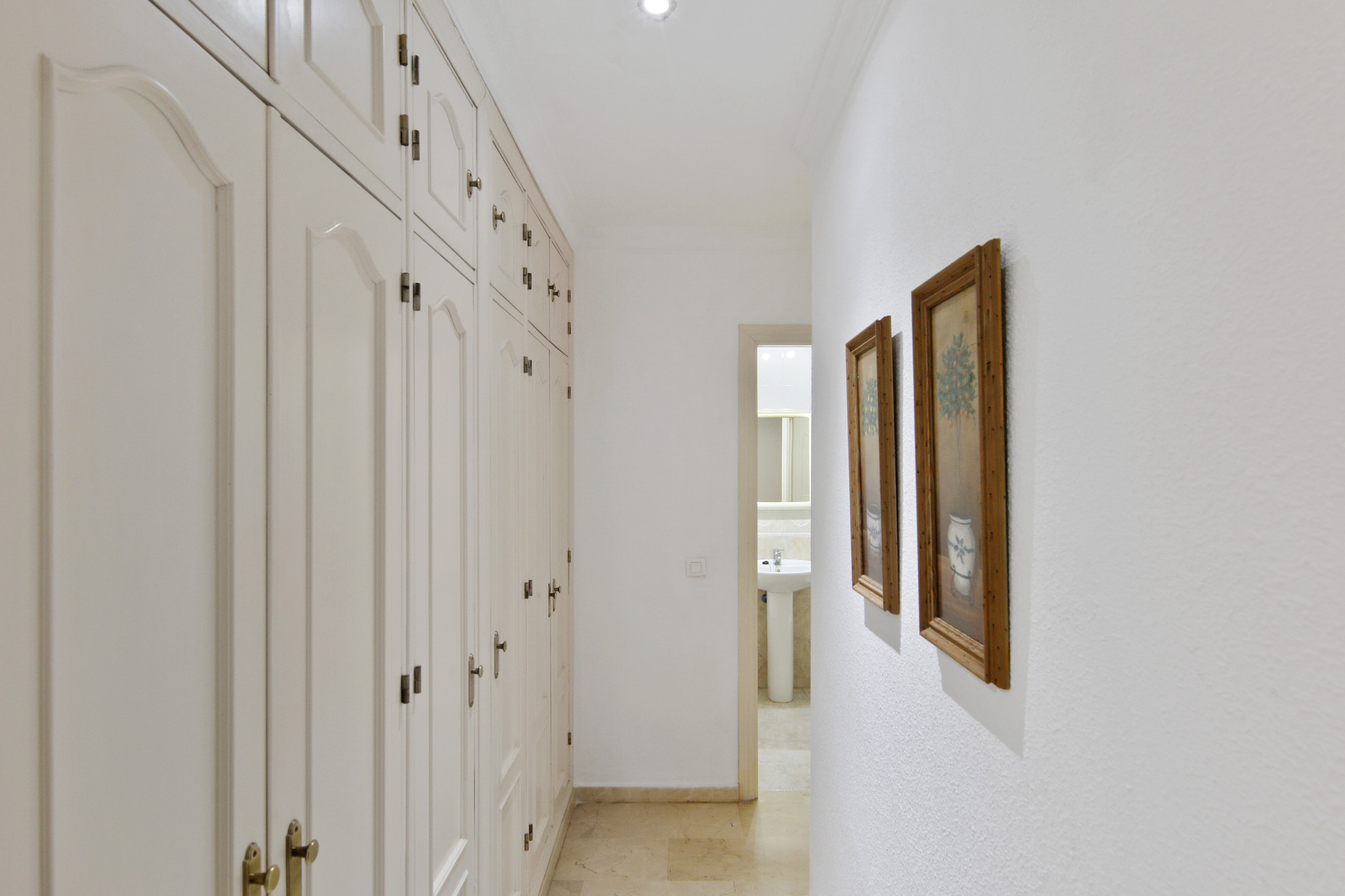 2 Bedroom Apartment in Estepona - Photo 7