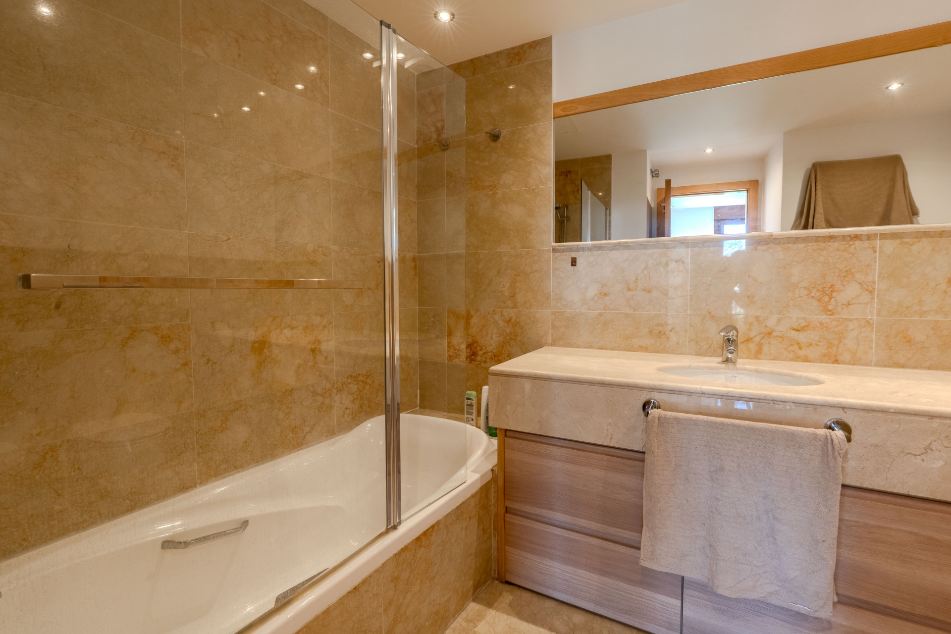 3 Bedroom Apartment in Marbella - Photo 19