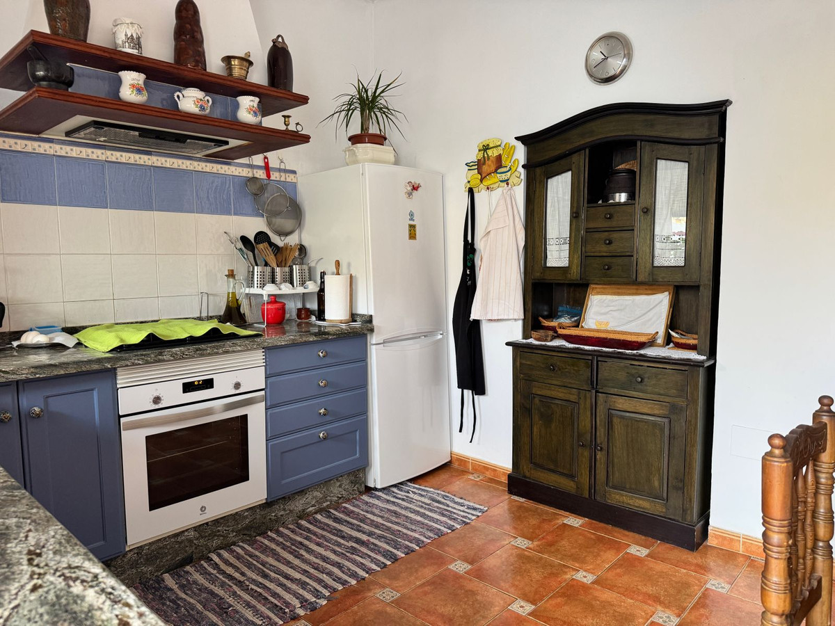 4 Bedroom Townhouse in Álora - Photo 10