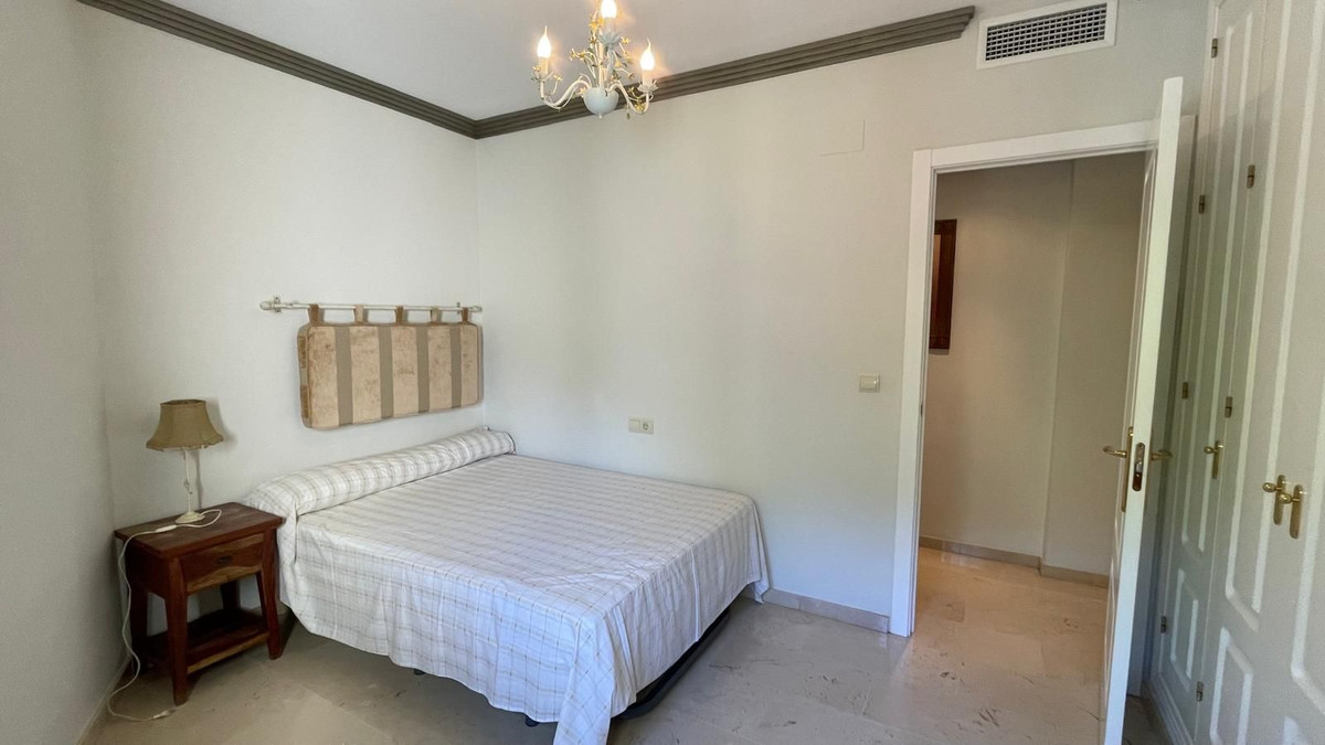 2 Bedroom Apartment in Marbella - Photo 27
