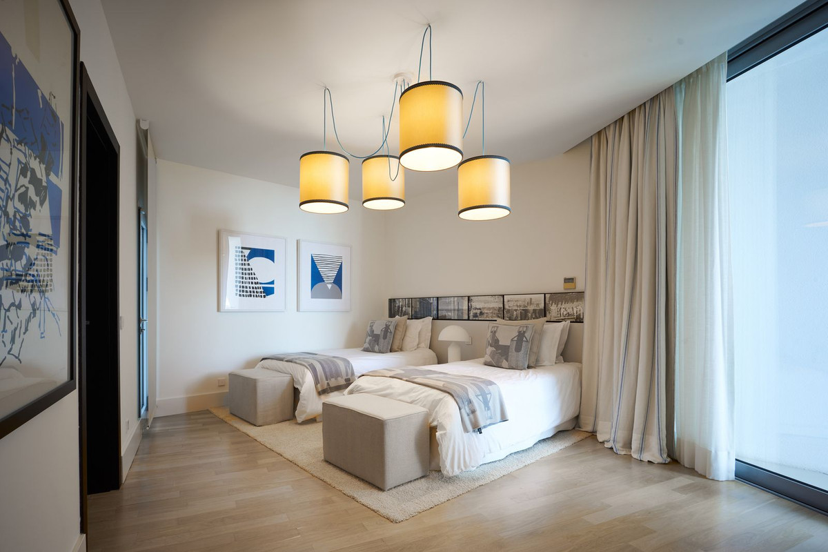 4 Bedroom Villa in Marbella - Photo 40