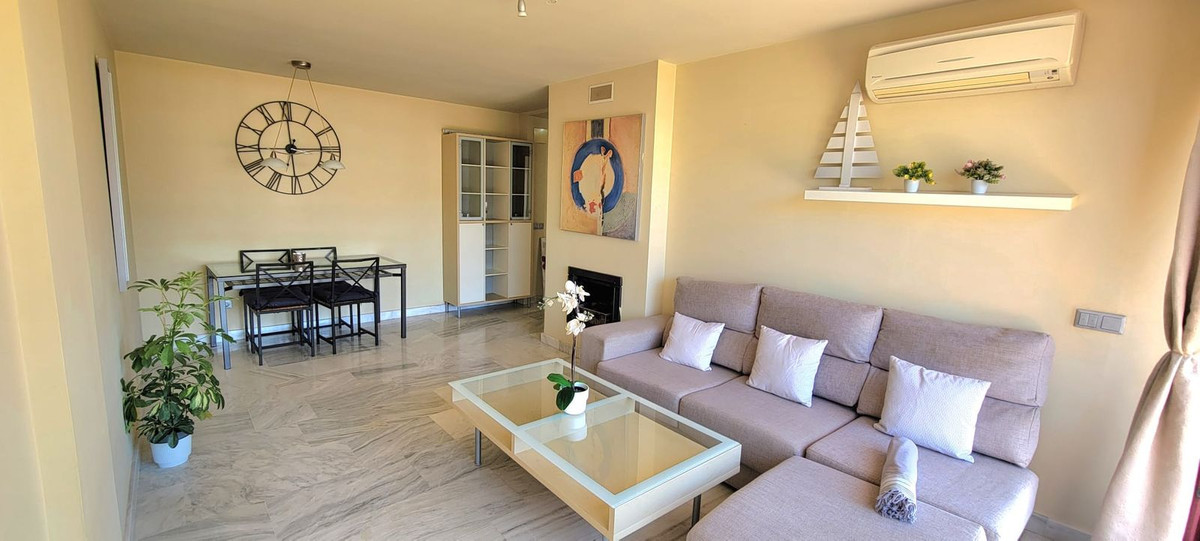 1 Bedroom Apartment in Benahavís - Photo 4