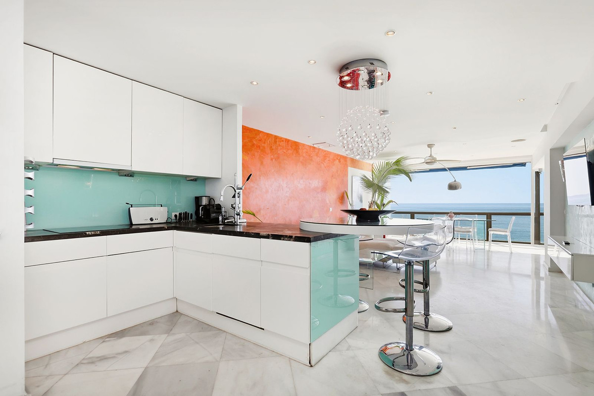 2 Bedroom Apartment in Benalmádena - Photo 8