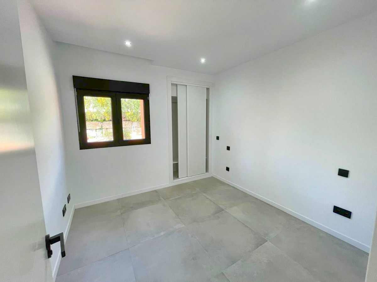 3 Bedroom Townhouse in Estepona - Photo 20