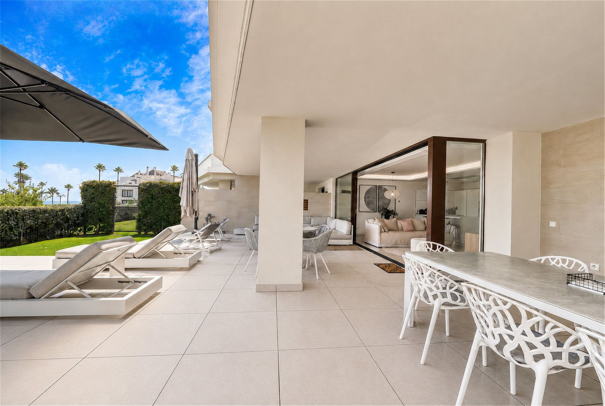 3 Bedroom Apartment in Estepona - Photo 12