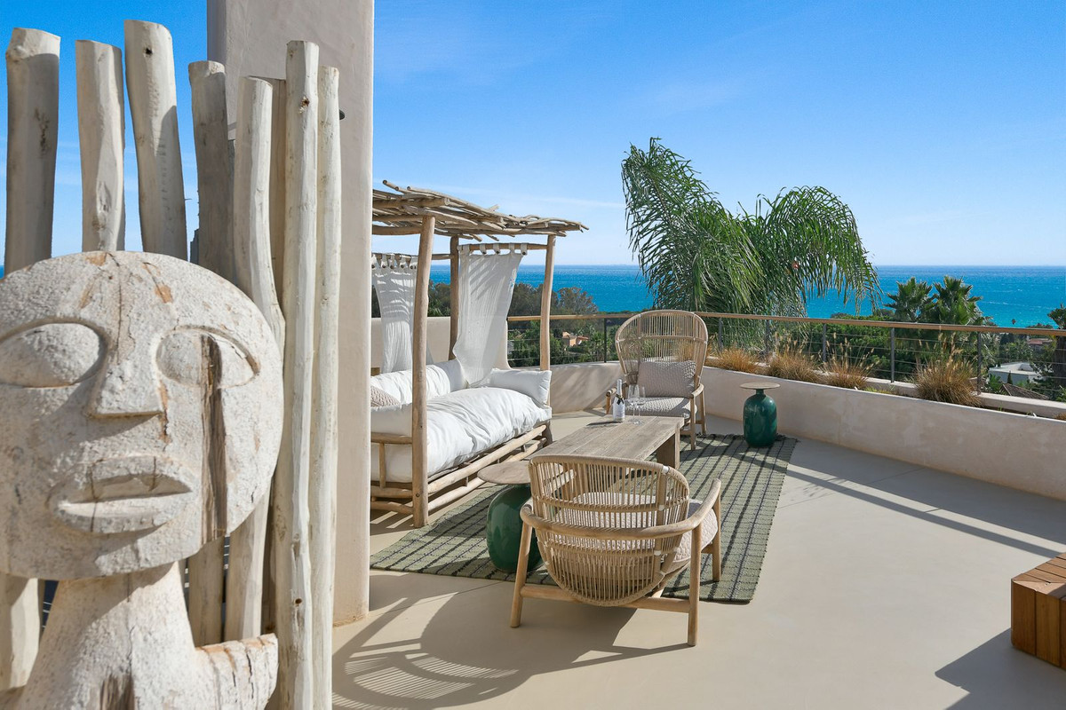 4 Bedroom Villa in Marbella - Photo 7