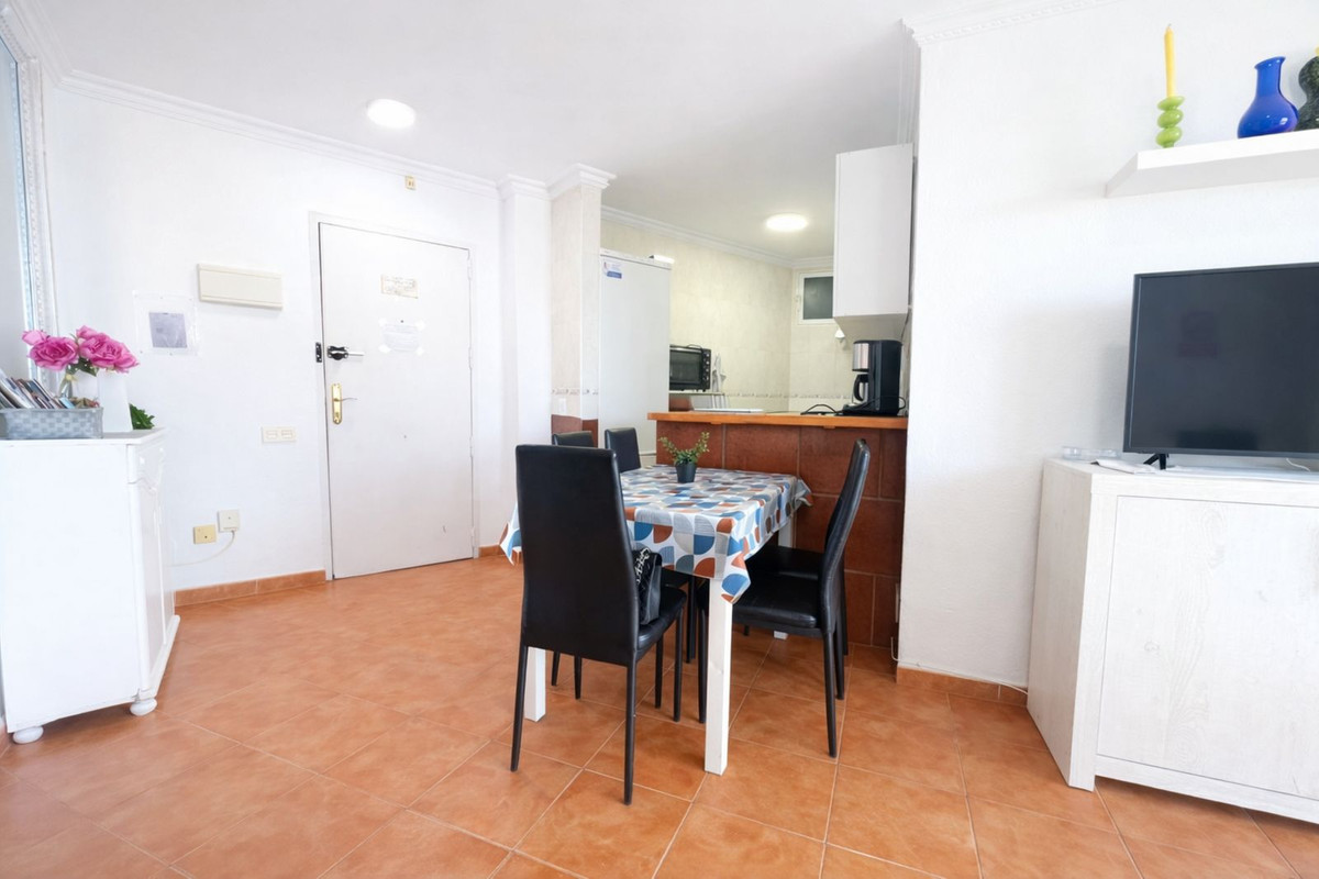 2 Bedroom Apartment in Benalmádena - Photo 13