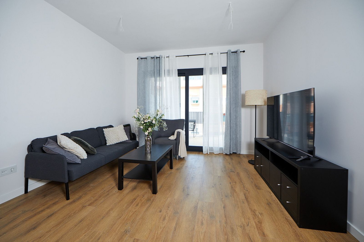 2 Bedroom Apartment in Estepona - Photo 5