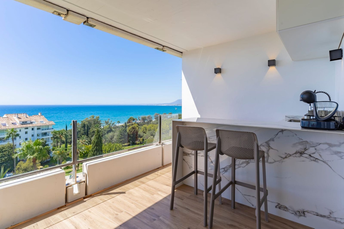 3 Bedroom Apartment in Marbella - Photo 3