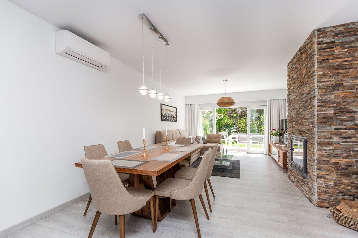 2 Bedroom Townhouse in Marbella - Photo 4