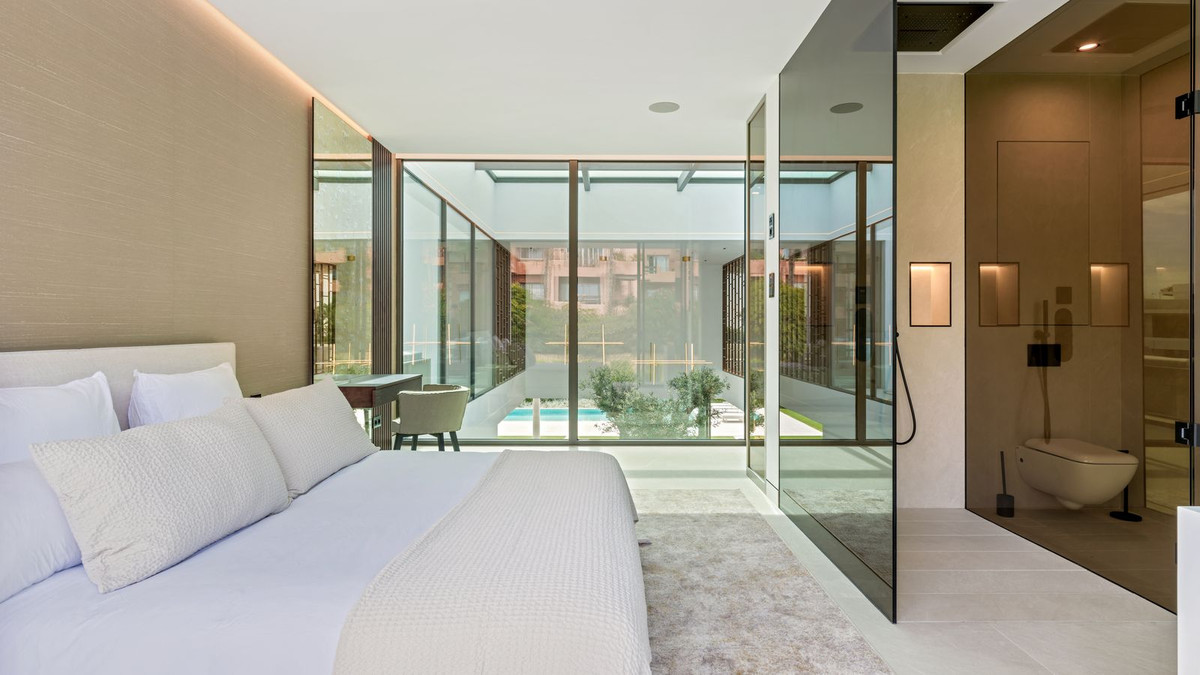 5 Bedroom Villa in Marbella - Photo 37