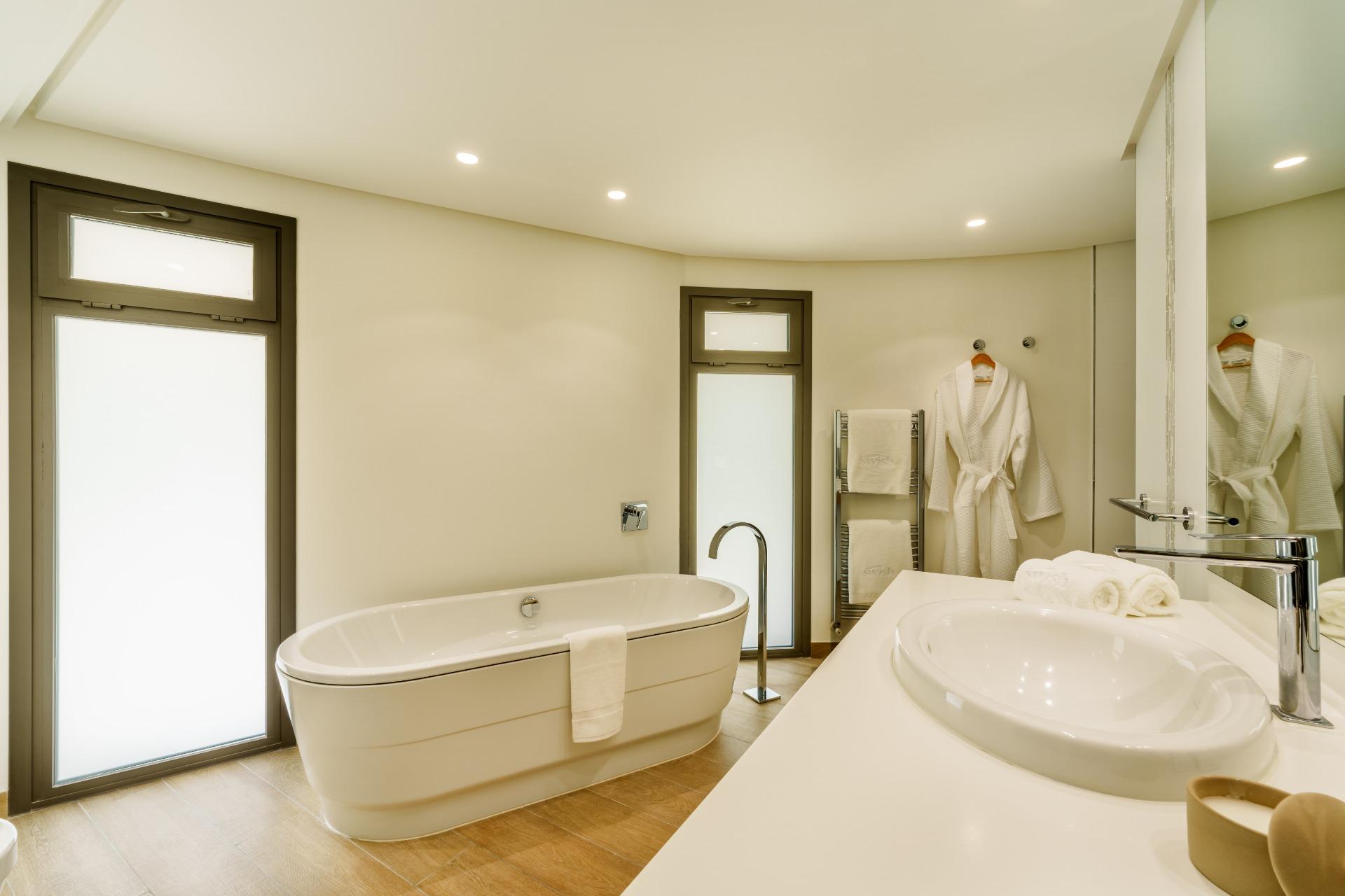 5 Bedroom Villa in Marbella - Photo 8