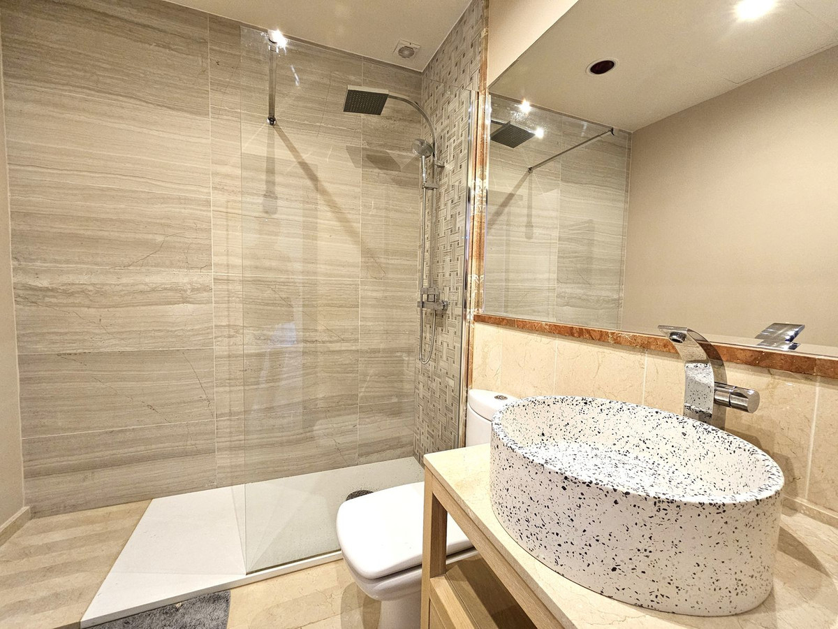 3 Bedroom Apartment in Marbella - Photo 17