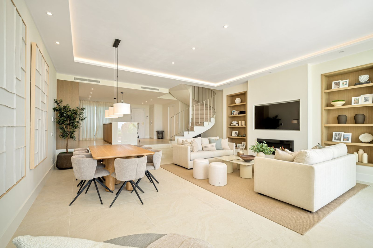 4 Bedroom Townhouse in Benahavís - Фото 2