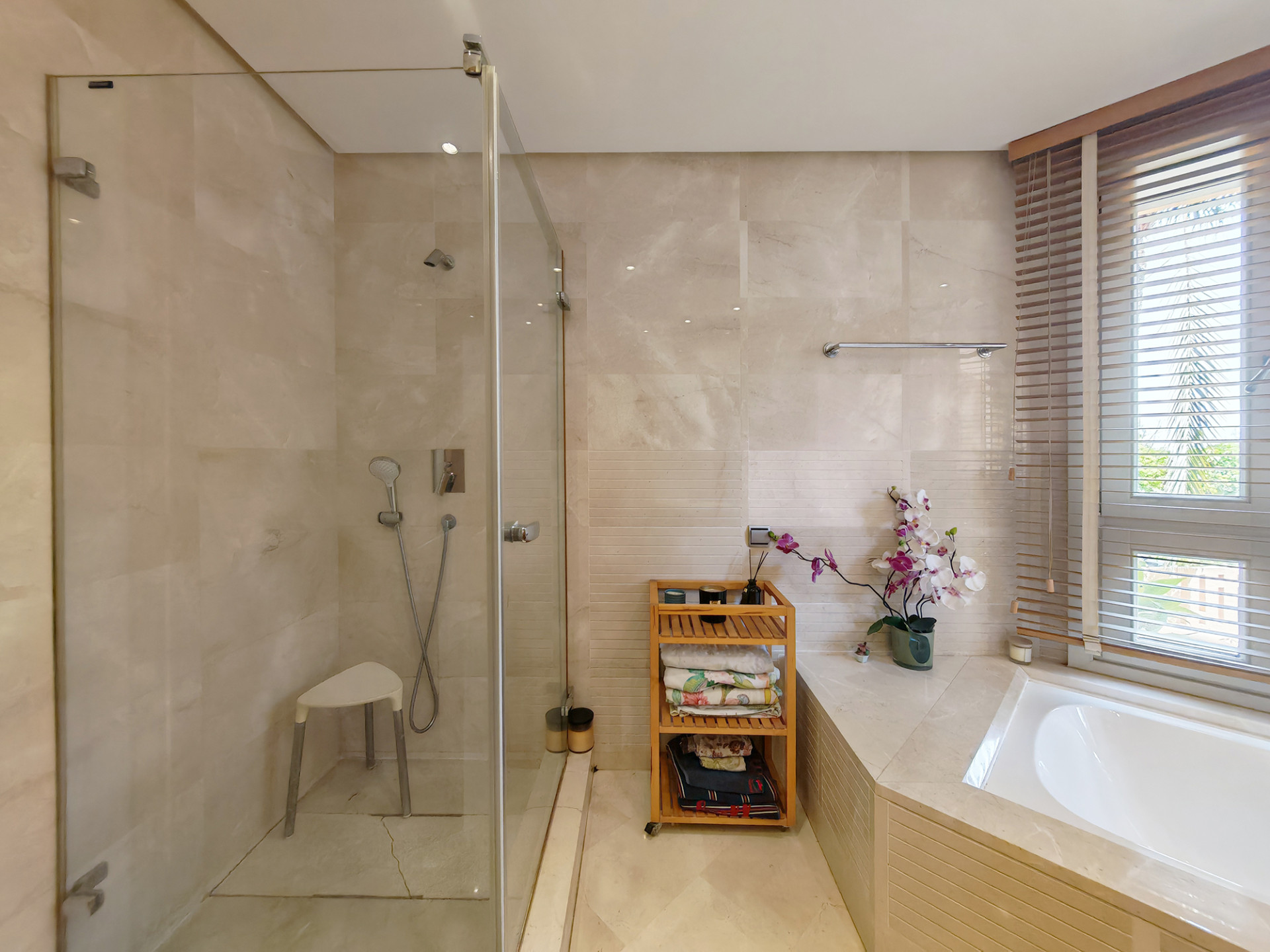 3 Bedroom Apartment in Marbella - Photo 24