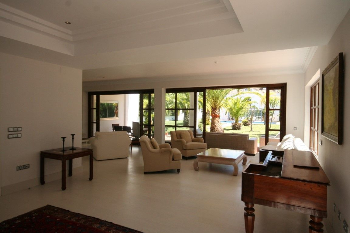 6 Bedroom Villa in San Pedro de Alcántara - Фото 13