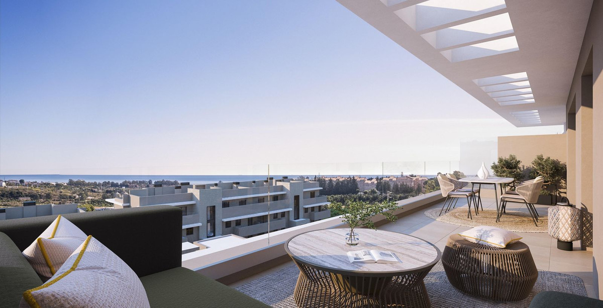 2 Bedroom Apartment in Estepona - Photo 13