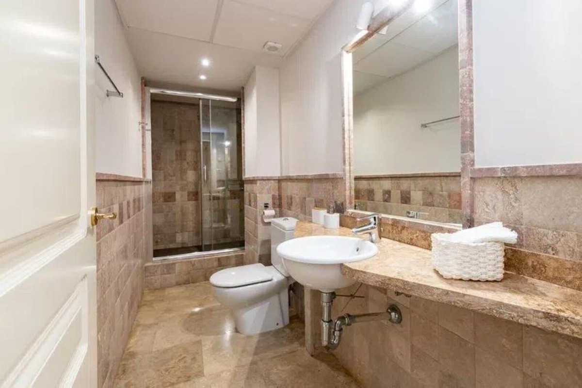 3 Bedroom Apartment in Marbella - Photo 27