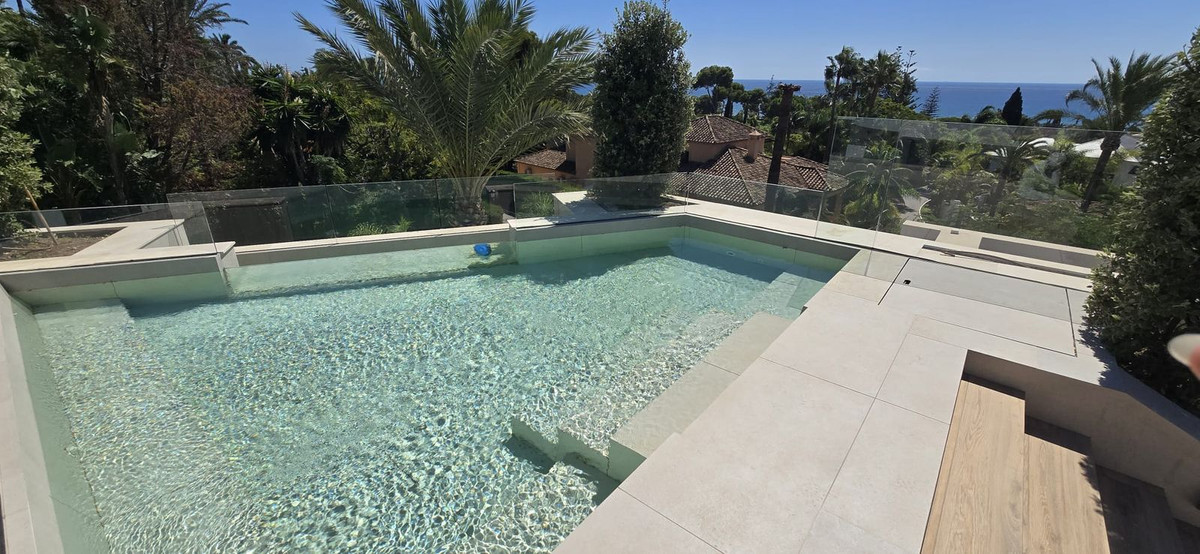 5 Bedroom Villa in Marbella - Photo 8