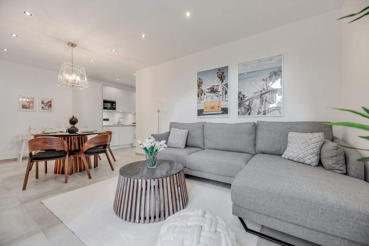5 Bedroom Apartment in Estepona - Photo 8