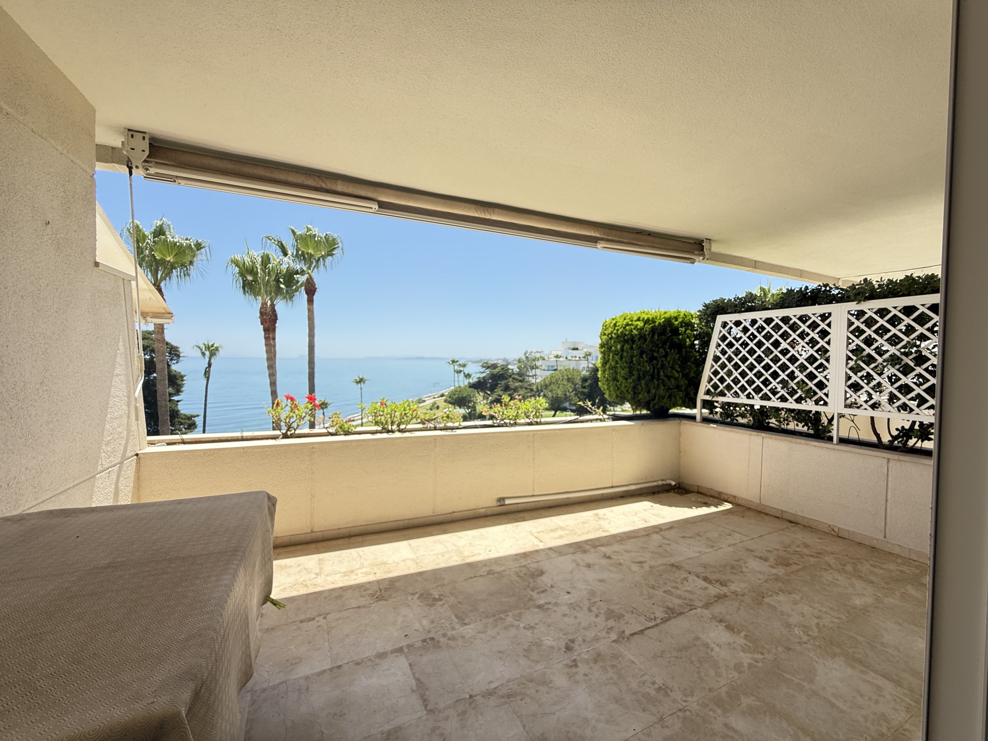 3 Bedroom Apartment in Estepona - Photo 4