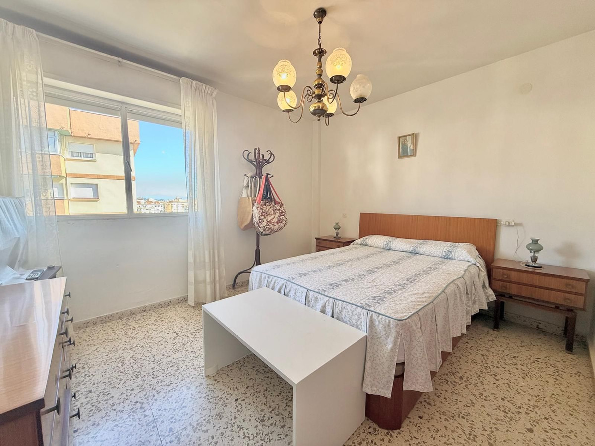 3 Bedroom Apartment in Fuengirola - Photo 8