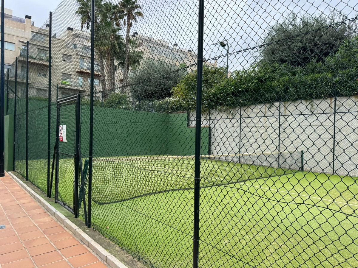 3 Bedroom Penthouse in Torremolinos - Photo 35
