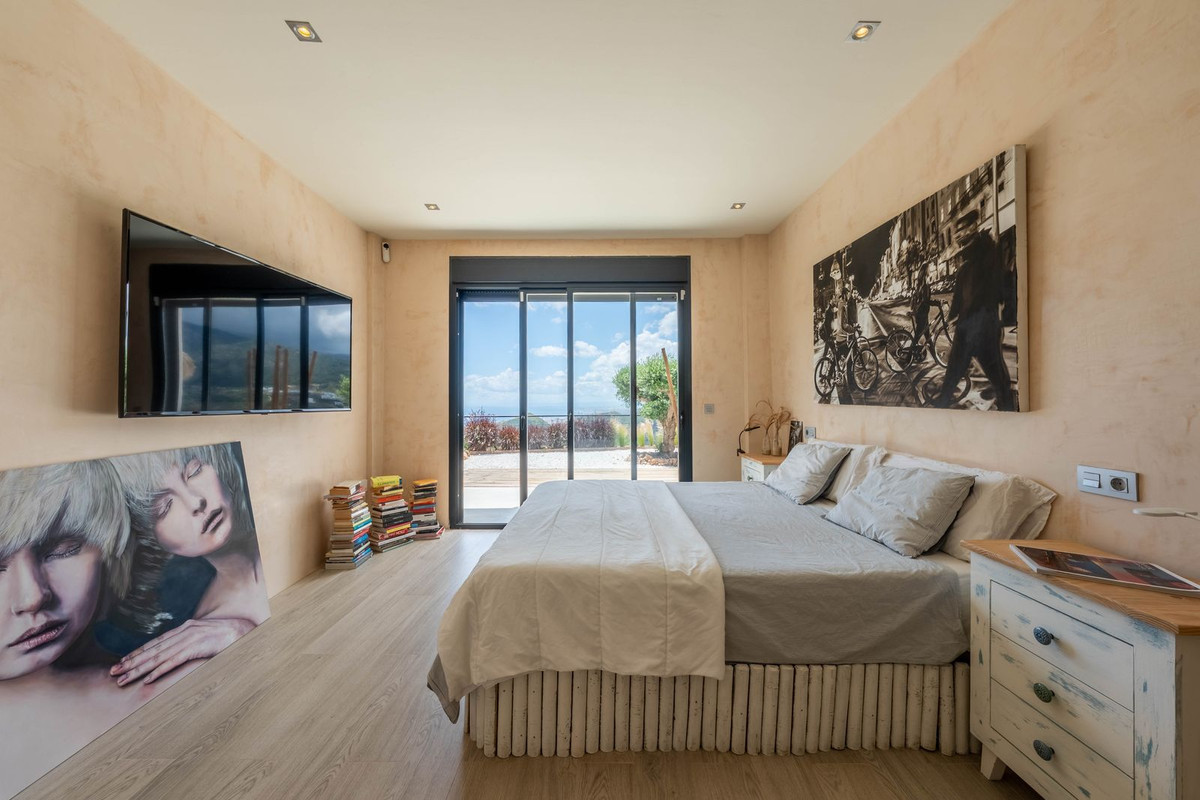 2 Bedroom Villa in Marbella - Photo 37
