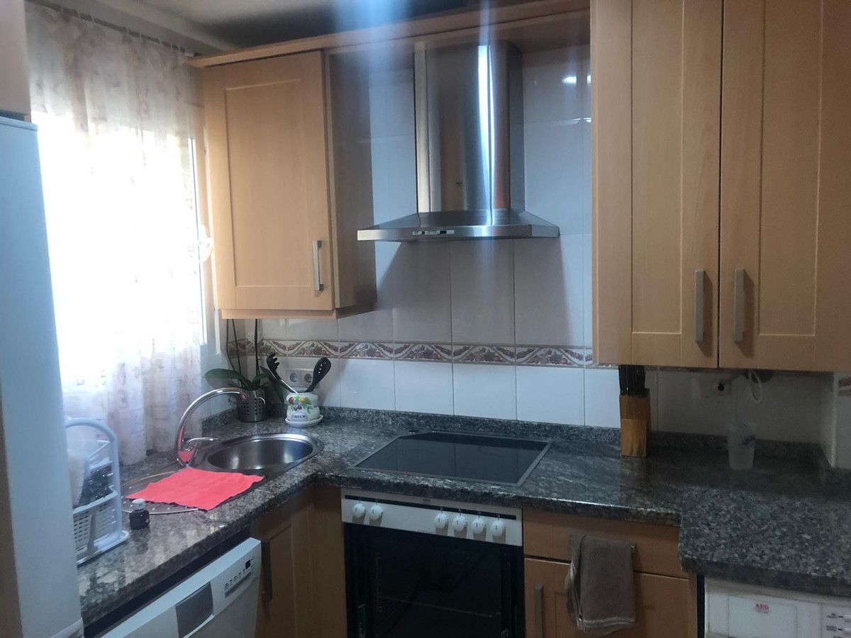 2 Bedroom Apartment in Benalmádena - Photo 10