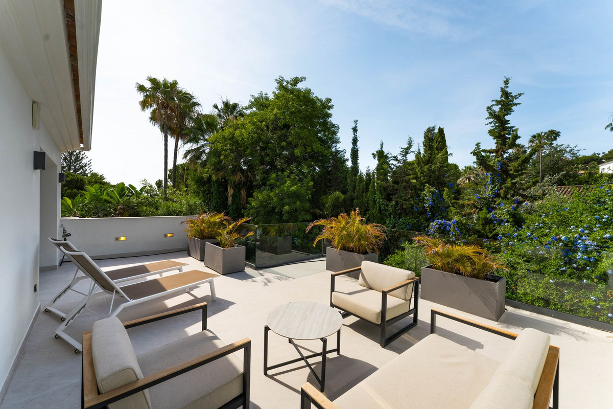 4 Bedroom Villa in Marbella - Photo 16