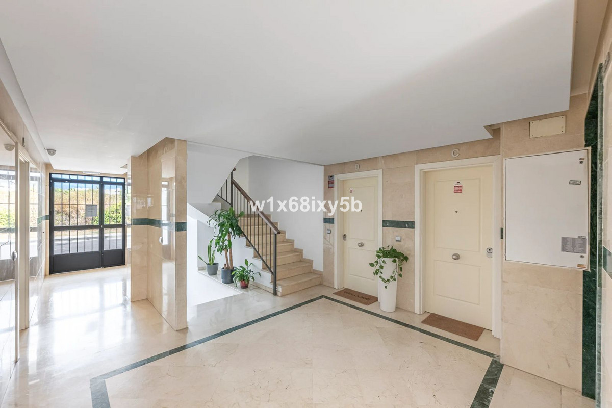 1 Bedroom Apartment in Estepona - Photo 5