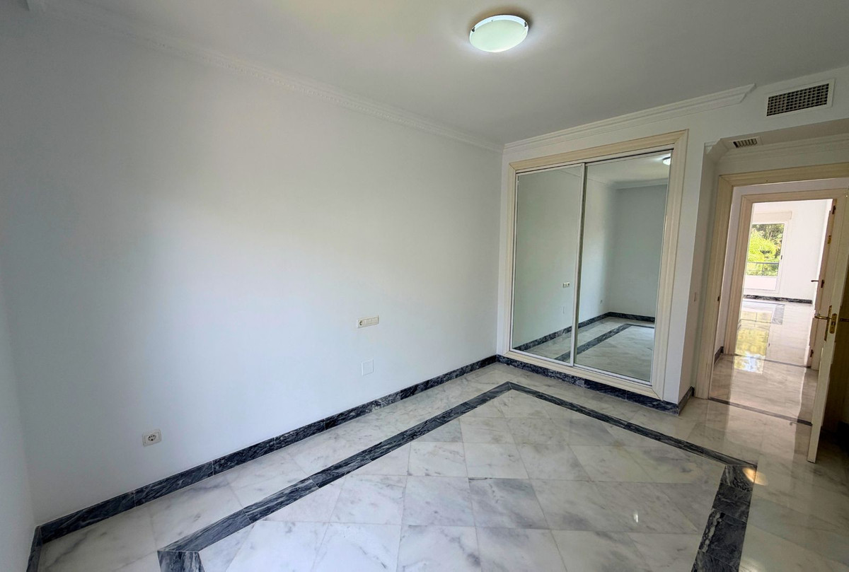 Piso de 2 dormitorios con piscina en Málaga – Foto 30