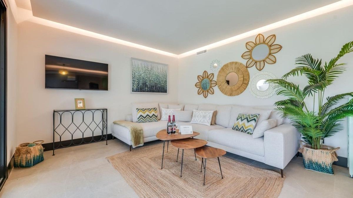 3 Bedroom Apartment in Marbella - Photo 14