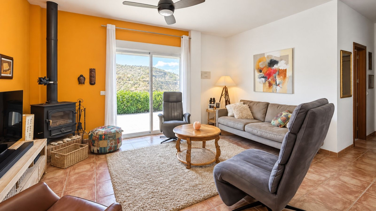3 Bedroom Villa in Colmenar - Photo 9
